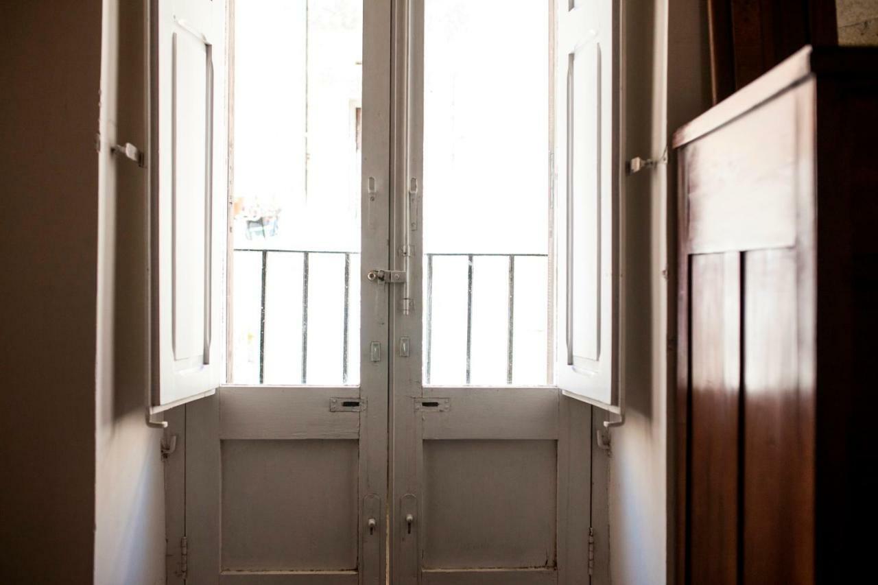 Explore The Historic City On Foot From An Old Town House 莱切 外观 照片